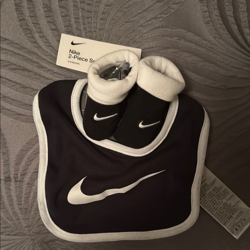 Nike Baby Bib and Socks Set - Black and White